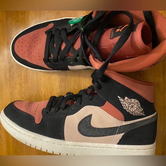 Black and Pink Air Jordan 1s - Picture 2 of 2